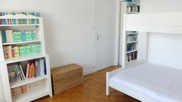 5 bedrooms, iron/ironing board, free WiFi