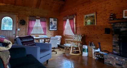 Log Home Retreat in Eagle River