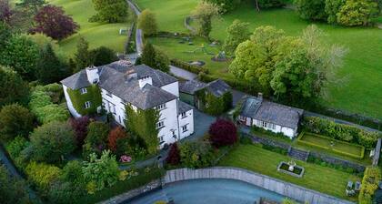 Luxury country house for up to 18 in the heart of Beatrix Potter's Lake District