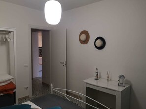 3 bedrooms, in-room safe, desk, iron/ironing board
