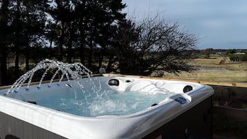 Tina de hidromasaje al aire libre