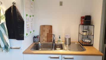 Fridge, microwave, oven, coffee/tea maker