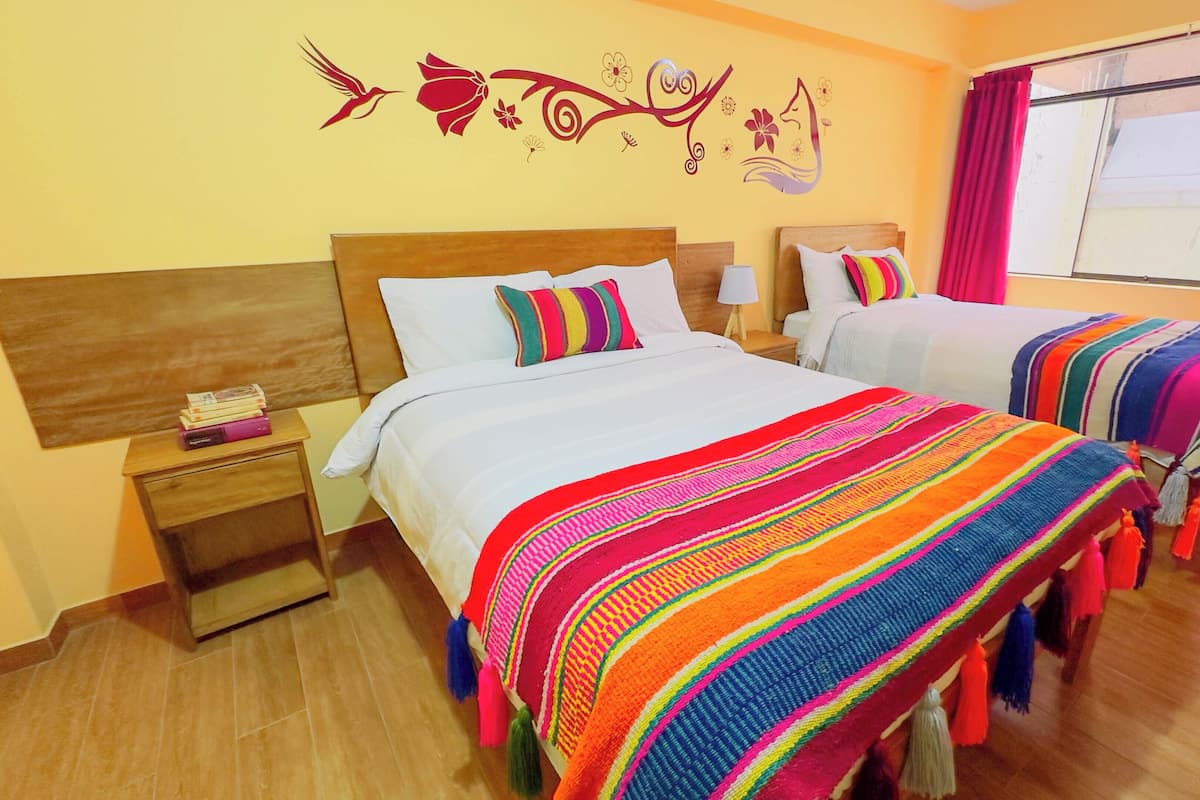 Tabla de planchar con plancha, wifi gratis y ropa de cama