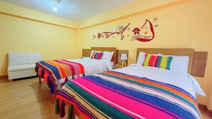 Doble Twin (Cama Matrimonial + 1 cama) | Ferros/tábuas de passar roupa, Wi-Fi de cortesia, roupa de cama