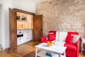 TV - Quiet Isle Saint Louis Studio - Perfect Paris base (Paris)