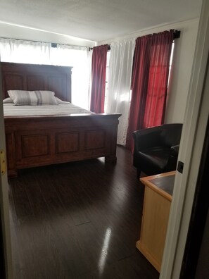 4 bedrooms, WiFi, bed sheets