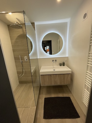 Shower, hair dryer - Spacious T3 with large terrace SEA VIEW (Le Grau-du-Roi)