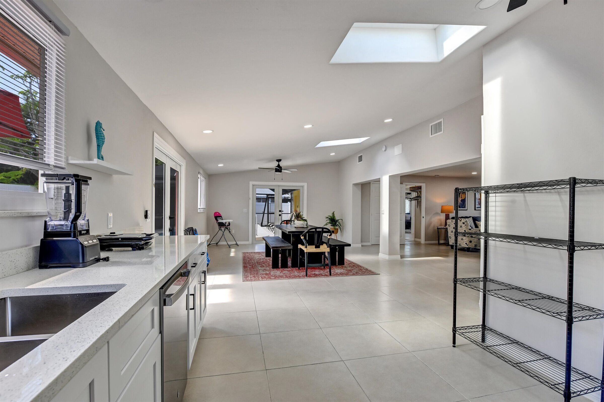 Kylskåp, mikrovågsugn, ugn och spishäll