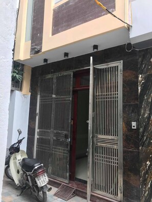 Exterior - Ruby Lakeview Homestay (Hanoi)