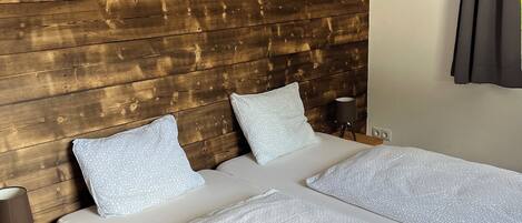 1 bedroom, iron/ironing board, travel cot, free WiFi