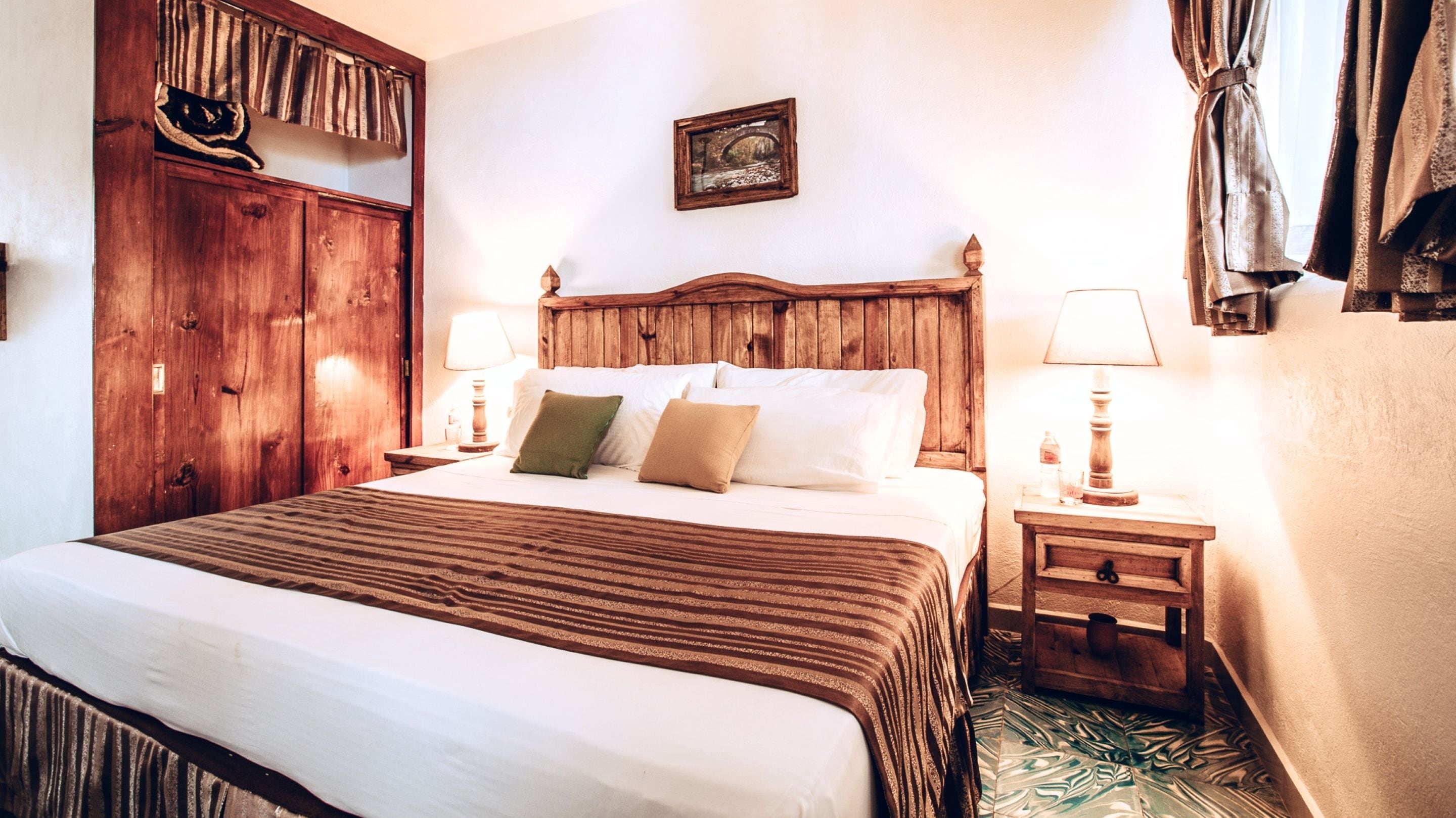 Habitación Confort, varias camas, vista al jardín | Edredón, escritorio, cortinas blackout y wifi gratis 