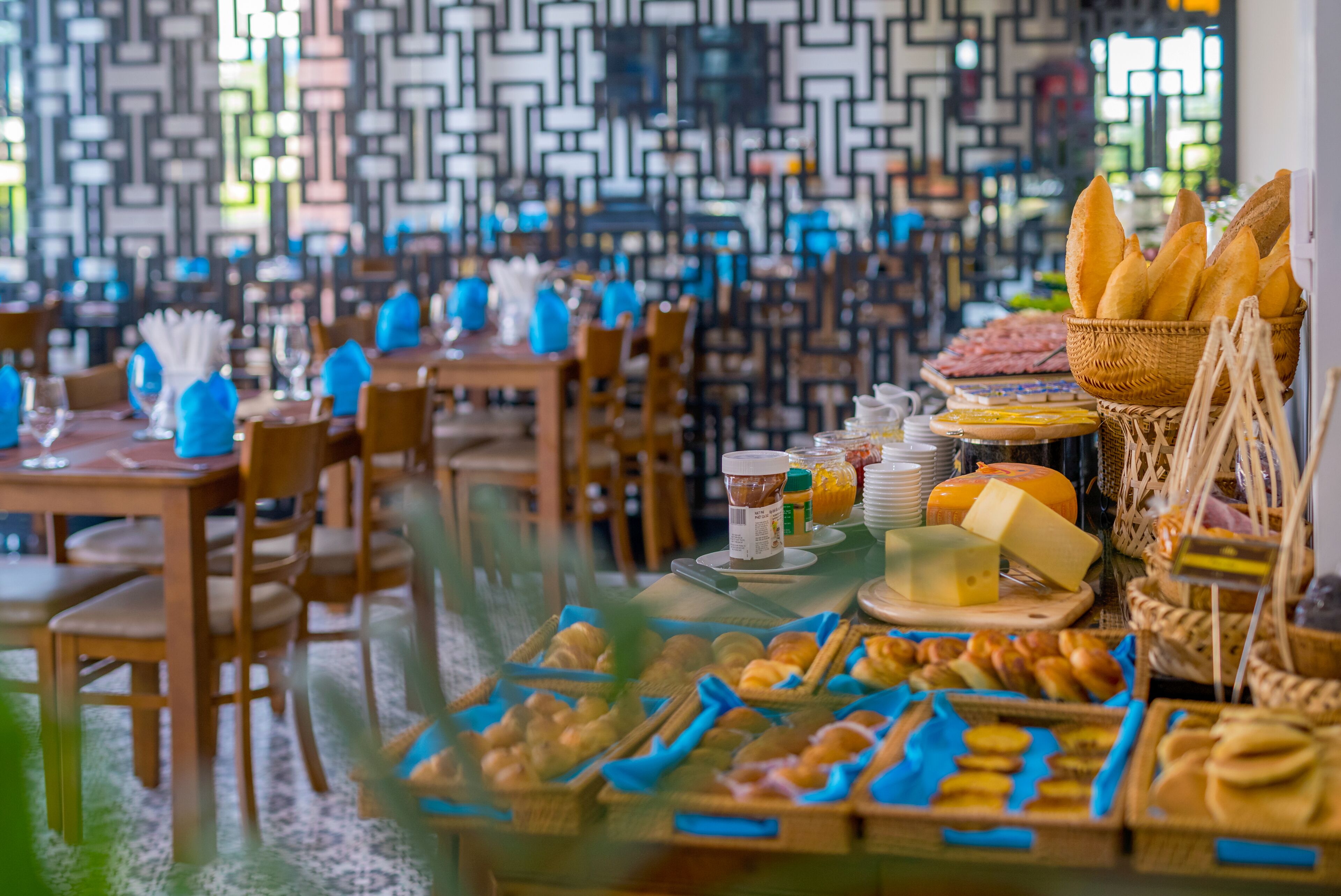 daily buffet breakfast (vnd 200000 per person)