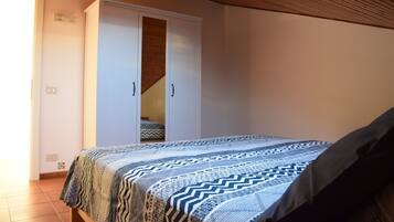 2 chambres, fer et planche Ă repasser, draps fournis