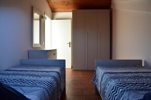 2 bedrooms, iron/ironing board, bed sheets - Edoardo apartment in the historic center of Cervia (Cervia)