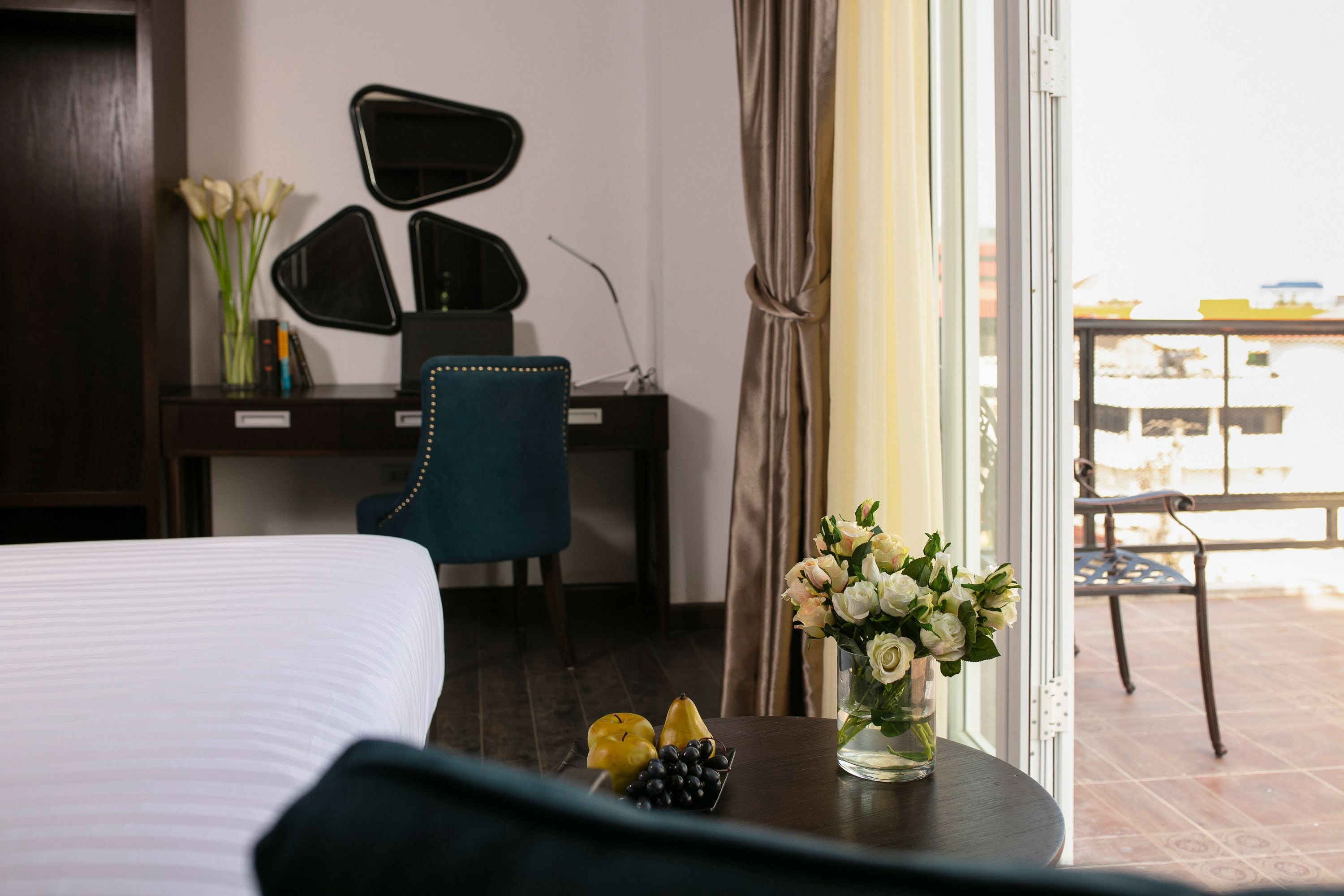 deluxe family suite with terrace | minibar, in-room safe, desk, laptop workspace