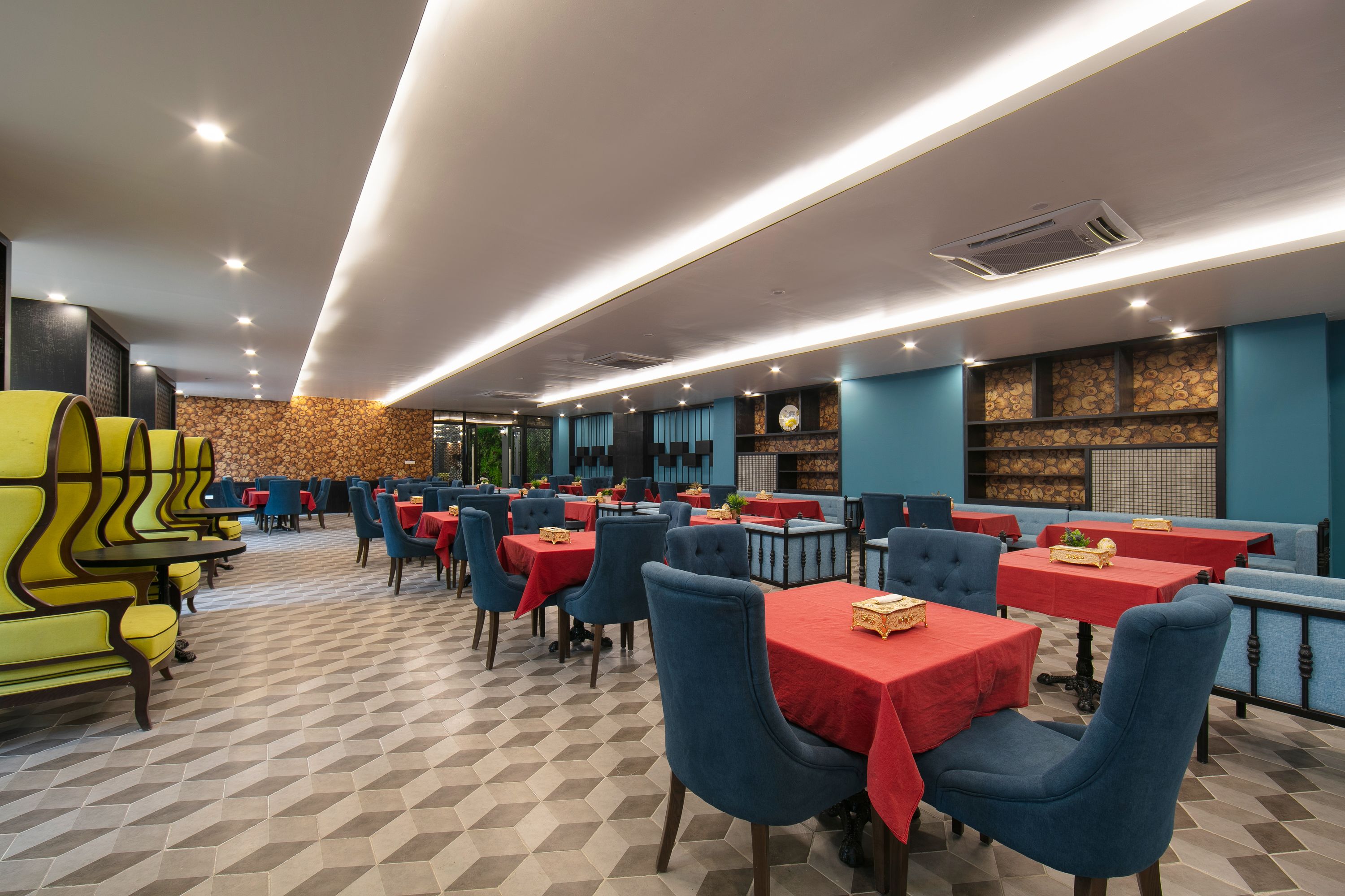 breakfast, lunch, dinner served; local and international cuisine