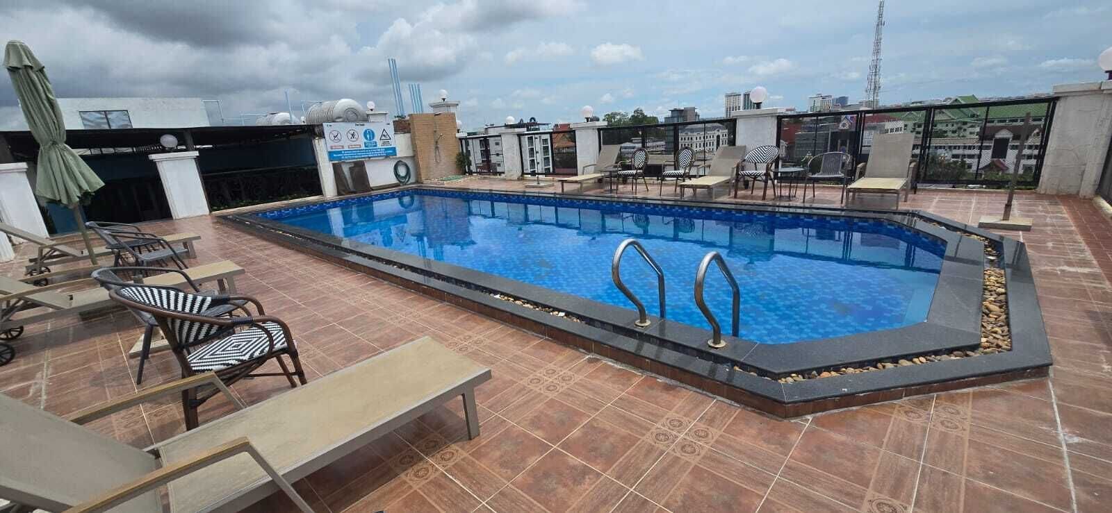 outdoor pool, pool loungers