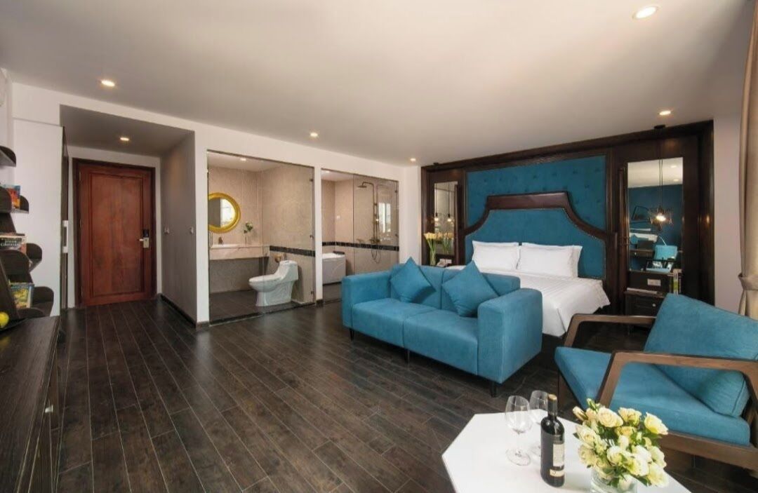 Grand Luxury Double | Minibar, in-room safe, desk, laptop workspace