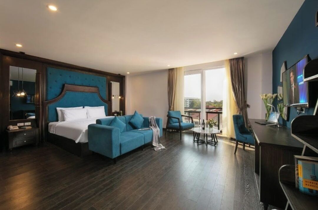 grand luxury double | minibar, in-room safe, desk, laptop workspace