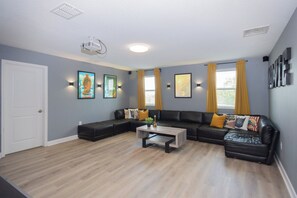 Smart-TV, videospill, DVD-spiller og fotballspill