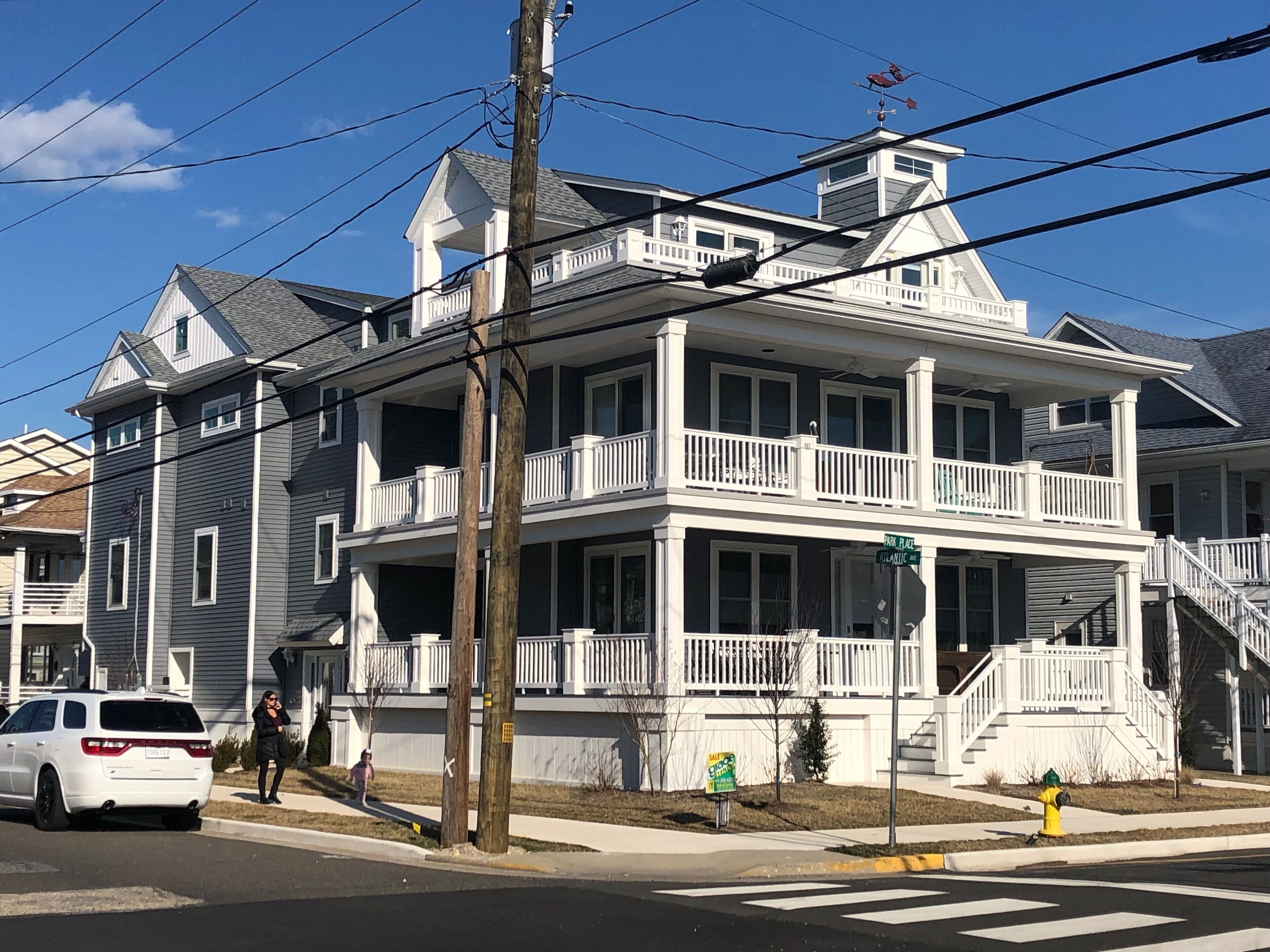 NEW HOME! 5 MINUTE WALK TO BEACH AND BOARDWALK! SLEEPS 22! MUST SEE!