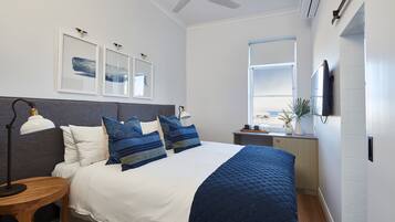 Deluxe Suite, 1 King Bed | Beach/ocean view