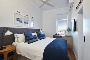 Suite Deluxe, 1 très grand lit | Vue sur la plage/l’océan