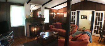 Bedrooms 2, Bathrooms 1, Sleeps 4