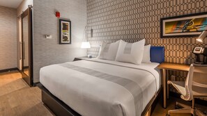In-room safe, desk, laptop workspace, soundproofing - GLō Best Western Brooklyn NYC (Brooklyn)