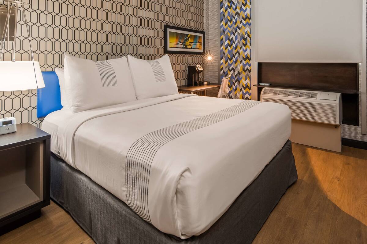 In-room safe, desk, laptop workspace, soundproofing