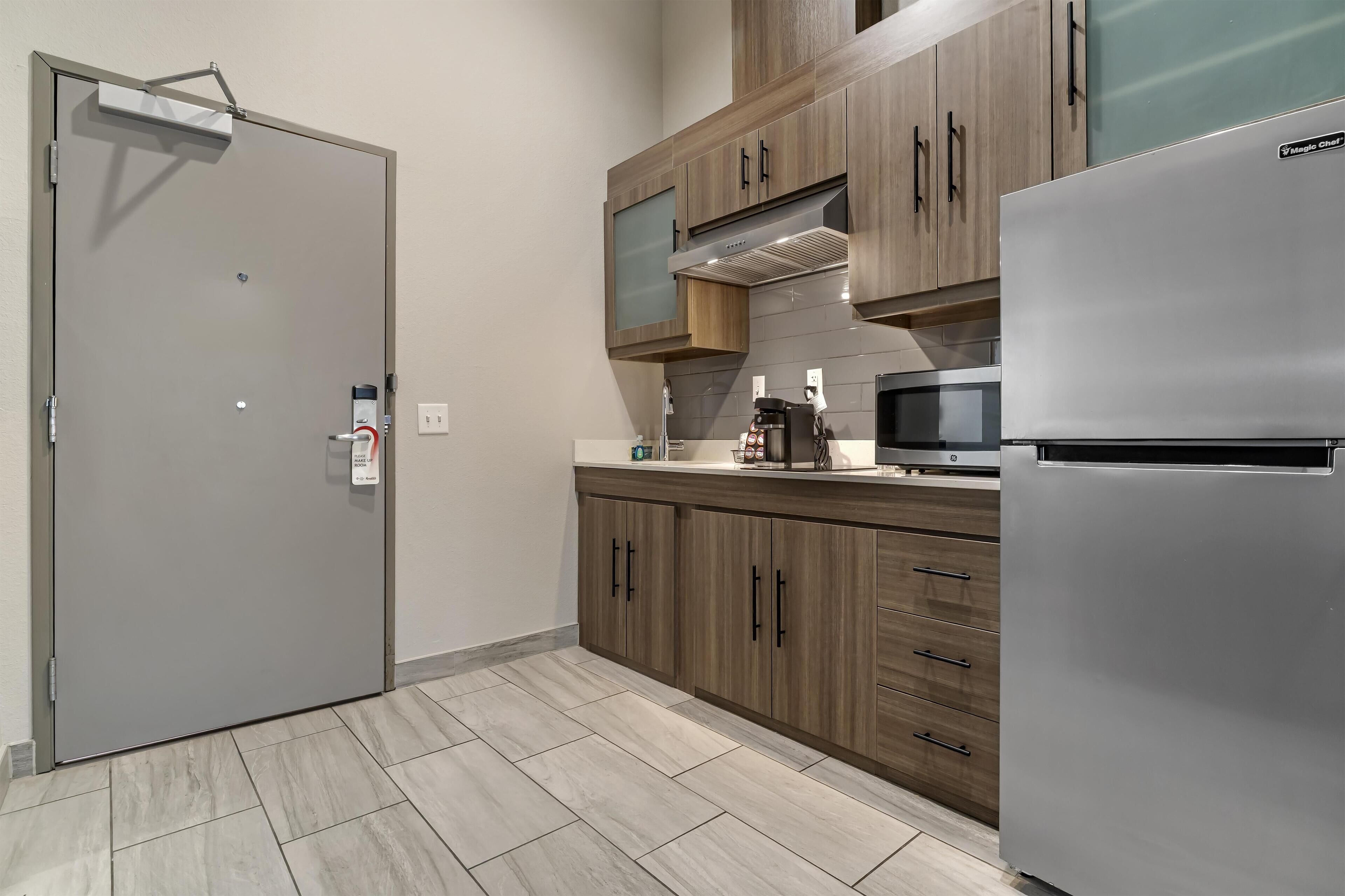 標準客房, 2 張加大雙人床, 無障礙, 小廚 | 私人小型廚房 | 雪櫃、微波爐、爐具、咖啡機/沖茶器