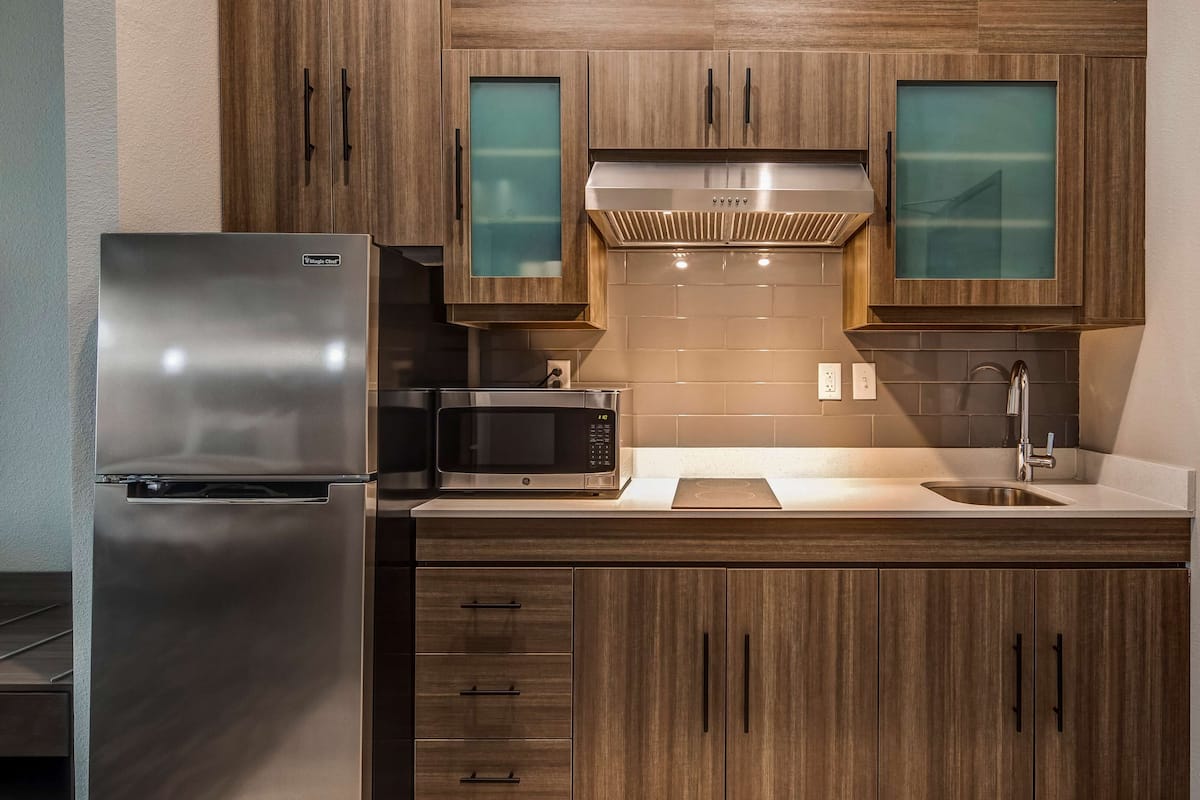 Fridge, microwave, stovetop, coffee/tea maker