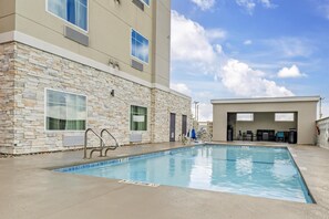 Outdoor pool - Executive Residency by Best Western Corpus Christi (Corpus Christi)