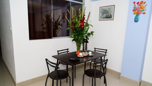 Classic Apartment, City View | Living area | 32-inch flat-screen TV with cable channels, TV - Cusco a la  Vista Aparment (Cusco)