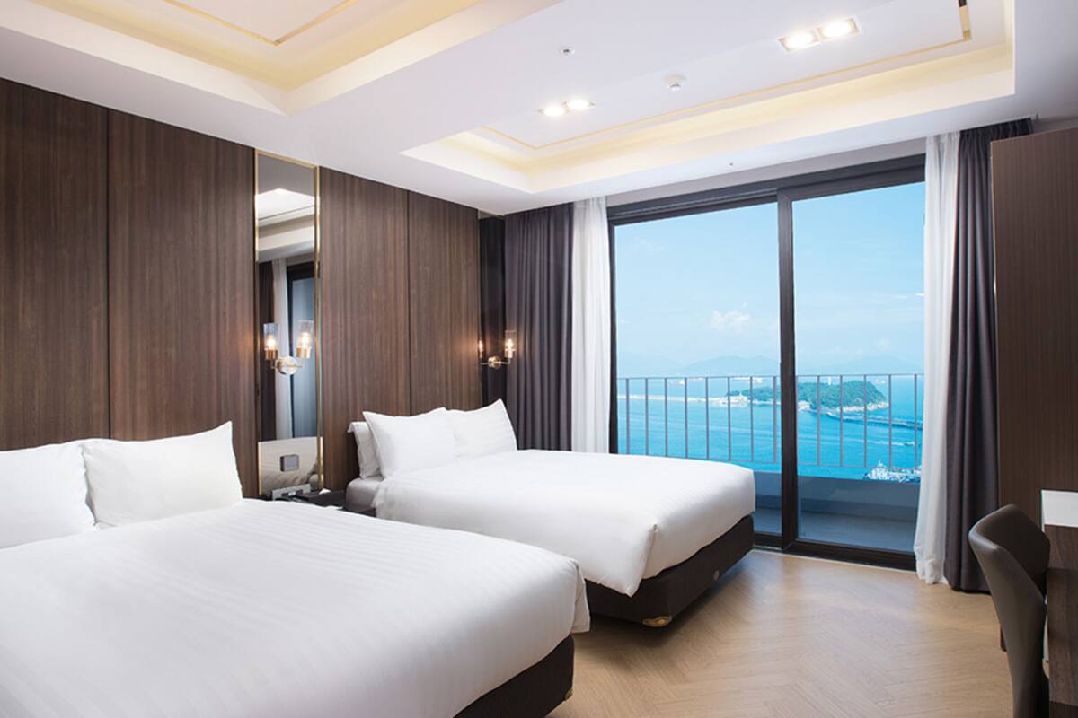 royal pool villa - additional payment 100,000 is required for pool use - f&b benefit | 1 bedroom, premium bedding, in-room safe, desk