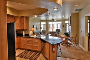 Condo, 1 Bedroom | Private kitchen