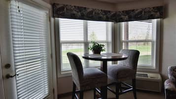 Condo, 1 Bedroom | Dining