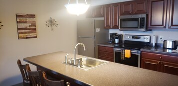 Condo, 1 Bedroom | Private kitchen | Fridge, oven, coffee/tea maker, toaster
