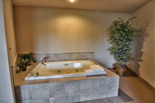 Condo, 1 Bedroom | Bathroom | Towels