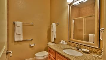 Condo, 1 Bedroom | Bathroom | Towels