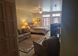 Condo, 1 Bedroom - Unit 411b 1bd/ 1ba Efficiency Condo 1 Bedroom Condo by RedAwning (Birchwood)