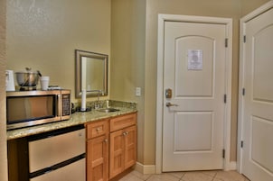 Condo, 1 Bedroom | Private kitchen | Mini-fridge