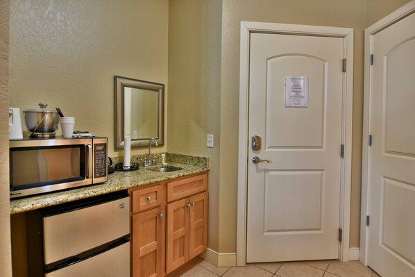 Condo, 1 Bedroom | Private kitchen | Mini-fridge