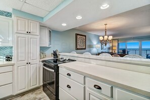 Appart'hôtel, 2 chambres | Cuisine privée