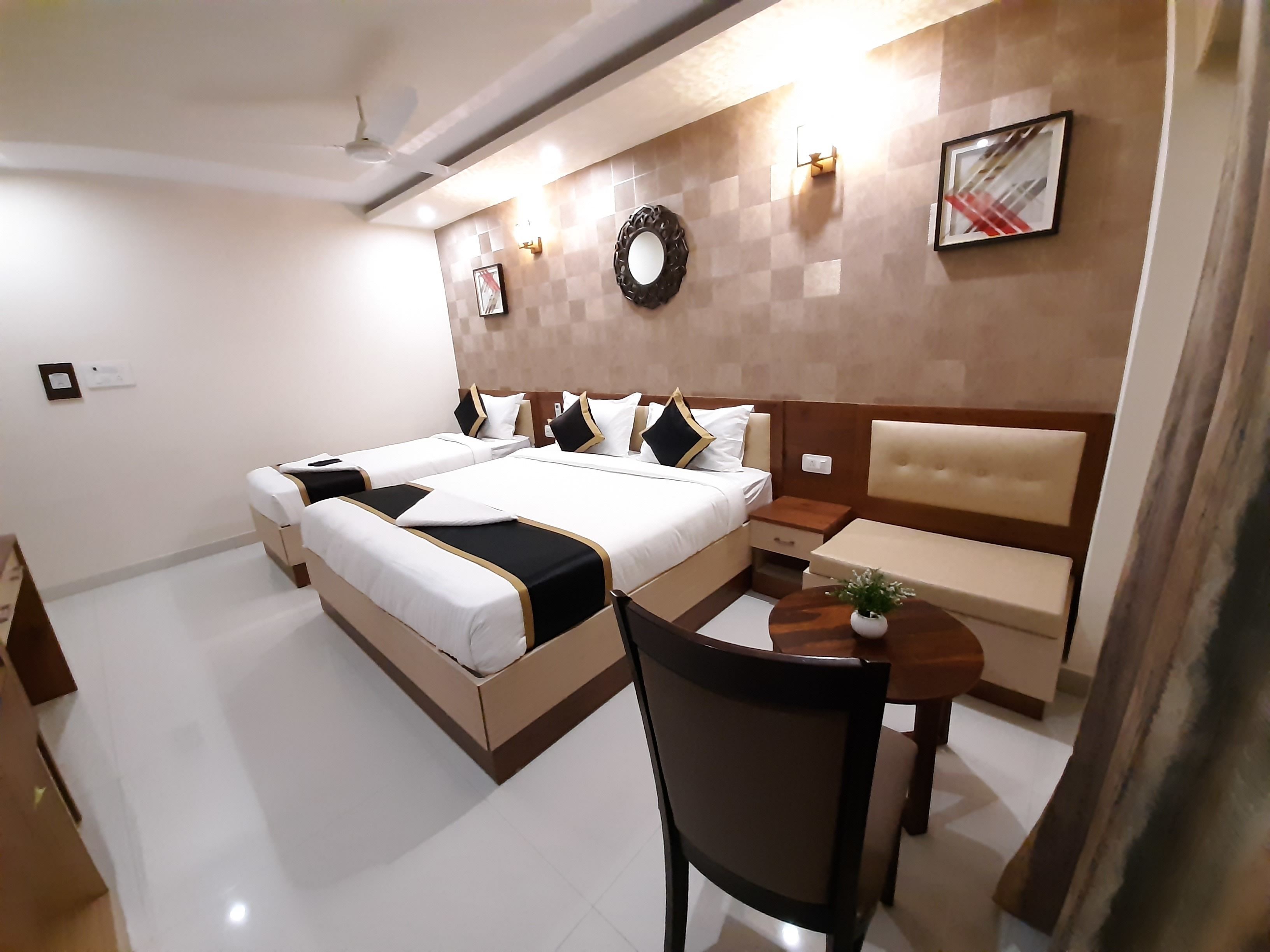 Deluxe Triple Room | Egyptian cotton sheets, premium bedding, desk, blackout curtains