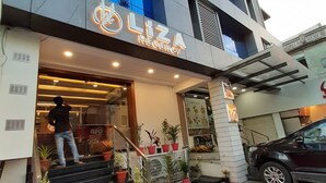 A building with a sign reading "LIZA REGENCY". - Liza Regency (Chennai)