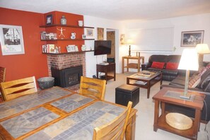 Appartement, 2 slaapkamers | Dineren in de kamer