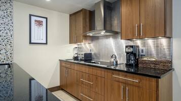 Condo, 2 Bedrooms | Private kitchen | Microwave, stovetop, dishwasher, cookware/dishes/utensils