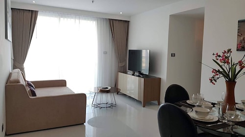 シティビューとオーシャンビューの5つ星レベルの真新しい客室