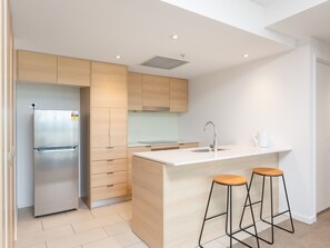 Comfort Apartment | Private kitchen | Fridge, microwave, oven, stovetop - High End Stylish Apartment by Hostrelax (Broadbeach)